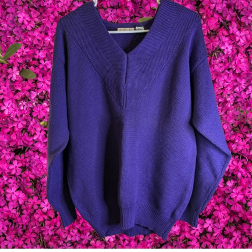 Talbots large long sleeve v-neck cotton heavy fall winter purple sweater.